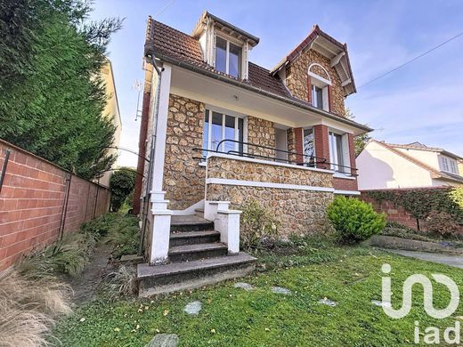 Villa in Enghien-les-Bains, Val d'Oise