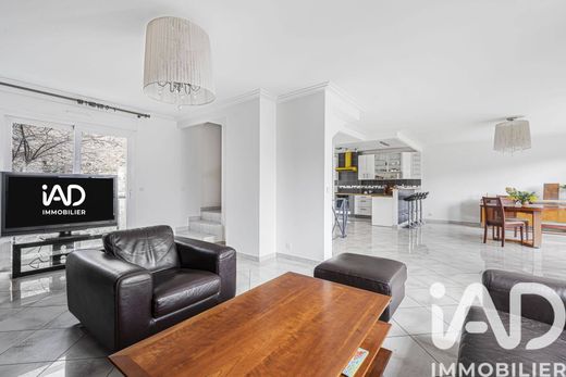 Villa in La Garenne-Colombes, Hauts-de-Seine
