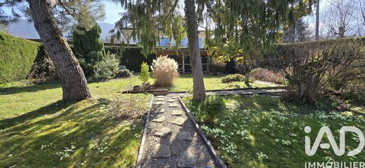 Villa in Saint-Jorioz, Haute-Savoie