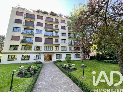 Apartment in Neuilly-sur-Seine, Hauts-de-Seine
