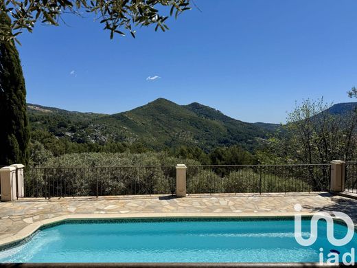 Villa in Le Revest-les-Eaux, Var