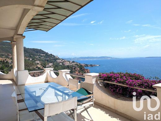 Apartment in Théoule-sur-Mer, Alpes-Maritimes