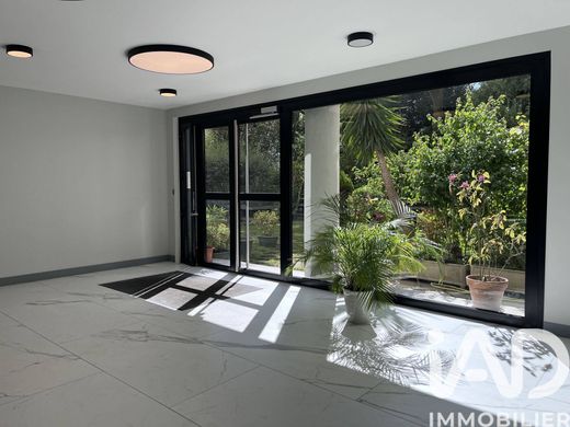 Apartment in La Muette, Auteuil, Porte Dauphine, Paris