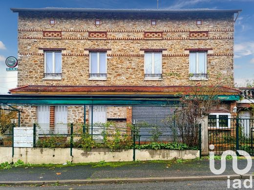 Residential complexes in Pommeuse, Seine-et-Marne