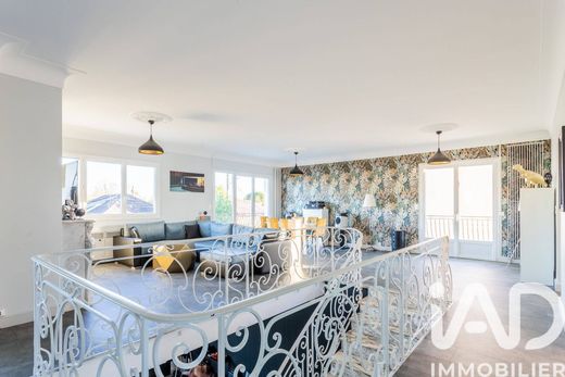 Villa in Mérignac, Gironde