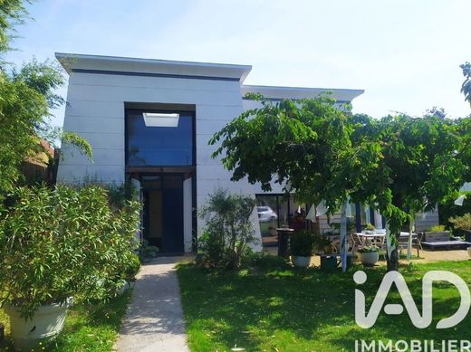 Villa a Roubaix, North