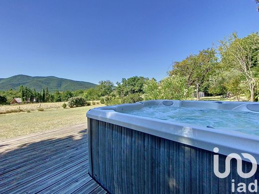 ‏וילה ב  Le Poët-Laval, Drôme