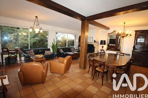 Villa in Villejuif, Val-de-Marne