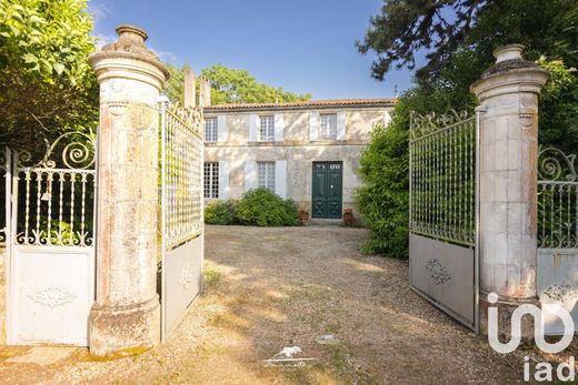 Villa a Pessines, Charente-Maritime