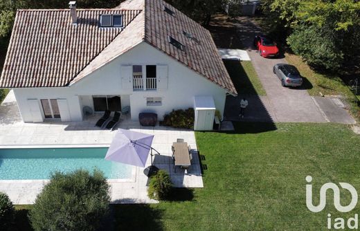 Villa in Fargues-Saint-Hilaire, Gironde