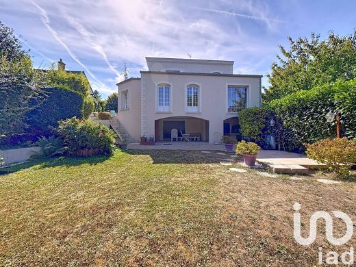 Villa a Poissy, Yvelines