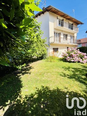 ﻓﻴﻼ ﻓﻲ Ozoir-la-Ferrière, Seine-et-Marne