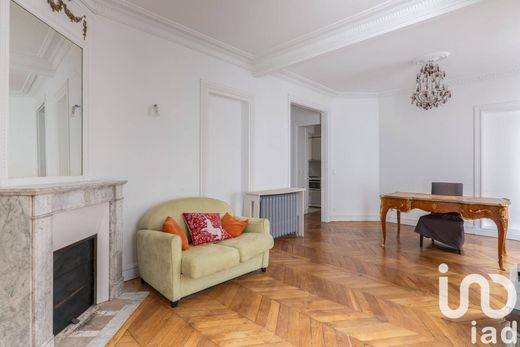 Apartment / Etagenwohnung in Motte-Picquet, Commerce, Necker, Paris
