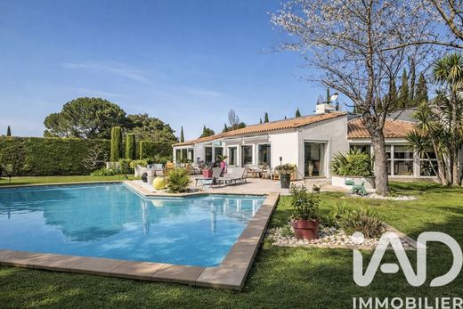 Villa in Bouc-Bel-Air, Bouches-du-Rhône