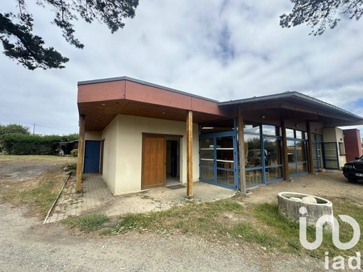 Pleumeur-Bodou, Côtes-d'Armorの土地