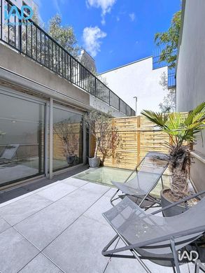 Apartment in Canal Saint Martin, Château d’Eau, Porte Saint-Denis, Paris