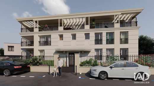 Apartment in Saint-Maur-des-Fossés, Val-de-Marne