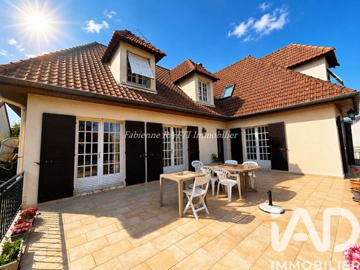 Villa in Carrières-sur-Seine, Yvelines