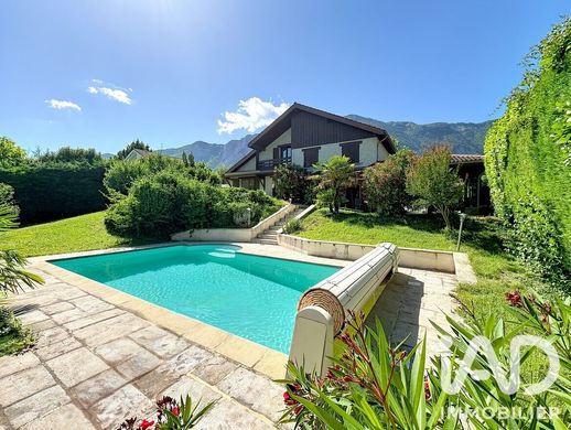 Villa in Saint-Nazaire-les-Eymes, Isère
