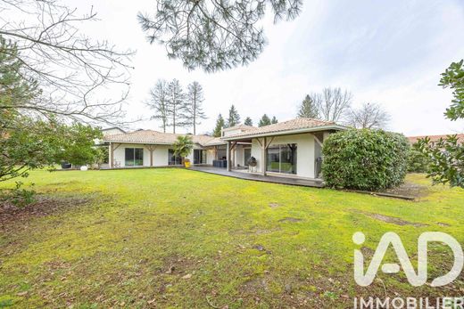 Villa in Blanquefort, Gironde