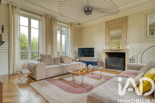Villa in Maisons-Laffitte, Yvelines