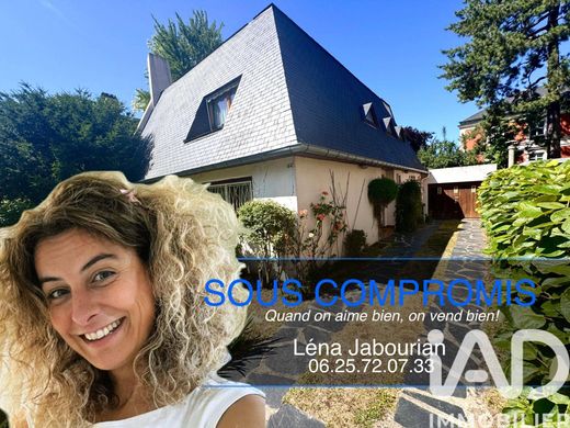 ‏וילה ב  Bourg-la-Reine, Hauts-de-Seine