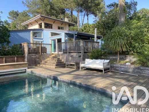 Villa in Lacanau-Océan, Gironde