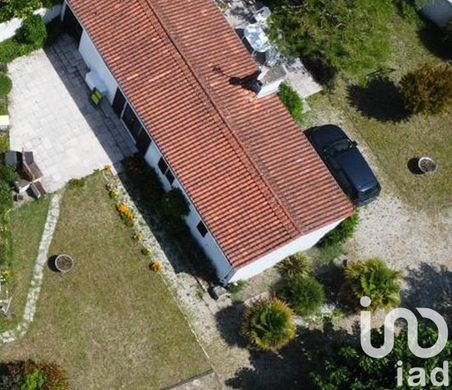 Villa in Le Bois-Plage-en-Ré, Charente-Maritime