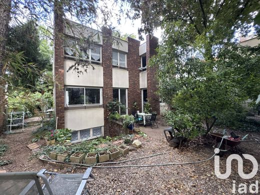 Villa a Bourg-la-Reine, Hauts-de-Seine