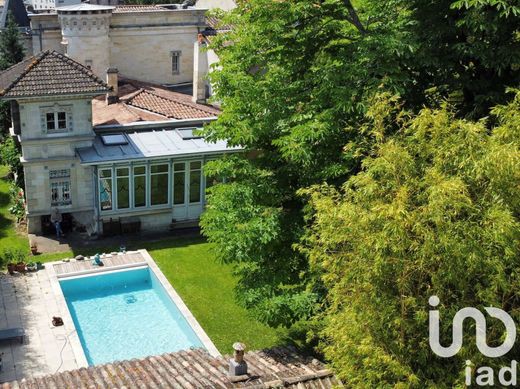 Villa in Bordeaux, Gironde