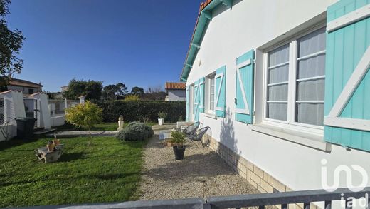 Villa in Saint-Palais-sur-Mer, Charente-Maritime