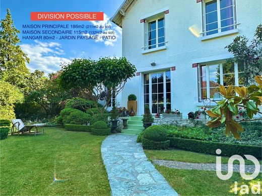 Villa in Pontoise, Val d'Oise