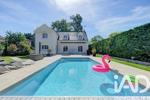 Villa in Le Plessis-Trévise, Val-de-Marne