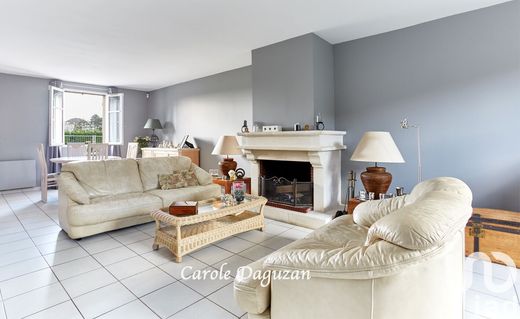 Willa w Montesson, Yvelines