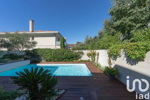 Villa in Bordeaux, Gironde