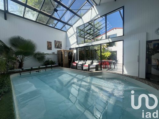 Villa in La Rochelle, Charente-Maritime
