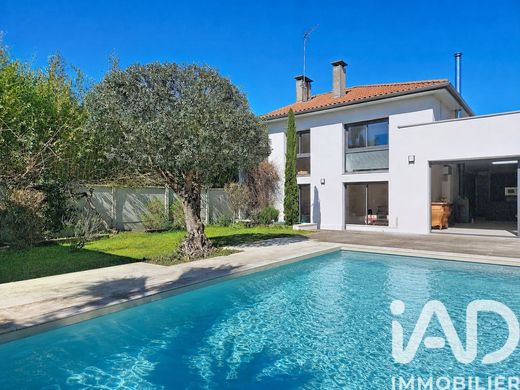 Villa in Le Bouscat, Gironde