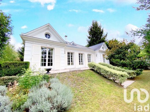 Villa a La Celle-Saint-Cloud, Yvelines