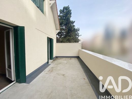 Villa in Colombes, Hauts-de-Seine
