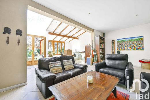 Villa in Noisy-le-Sec, Seine-Saint-Denis