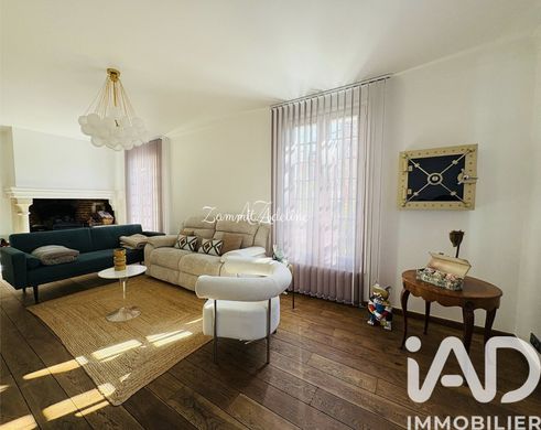 Villa in Aulnay-sous-Bois, Seine-Saint-Denis