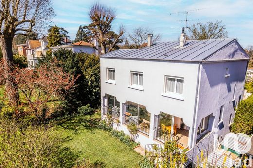 빌라 / Vaucresson, Hauts-de-Seine