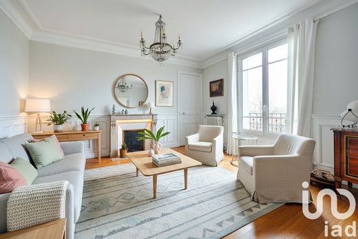 ‏דירה ב  Bourg-la-Reine, Hauts-de-Seine