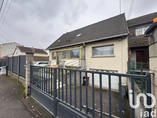 ﻓﻴﻼ ﻓﻲ Viry-Châtillon, Essonne