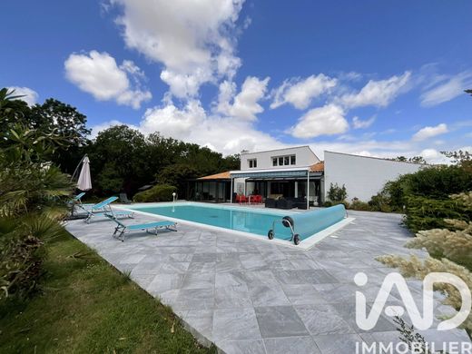 Villa in Sainte-Soulle, Charente-Maritime