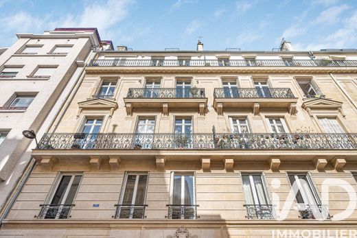 Apartment in Tour Eiffel, Invalides – Ecole Militaire, Saint-Thomas d’Aquin, Paris