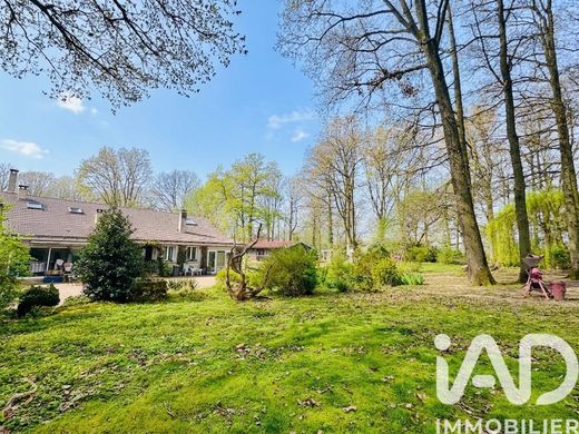 Villa in Magny-les-Hameaux, Yvelines