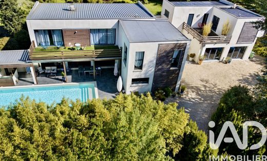Villa in Saint-Cyr-sur-Loire, Indre and Loire