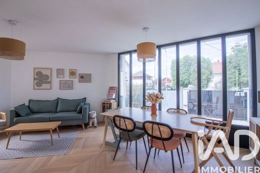 Вилла, Houilles, Yvelines
