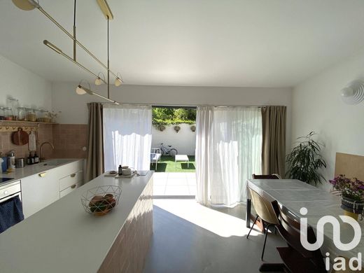 Villa in Saint-Denis, Seine-Saint-Denis
